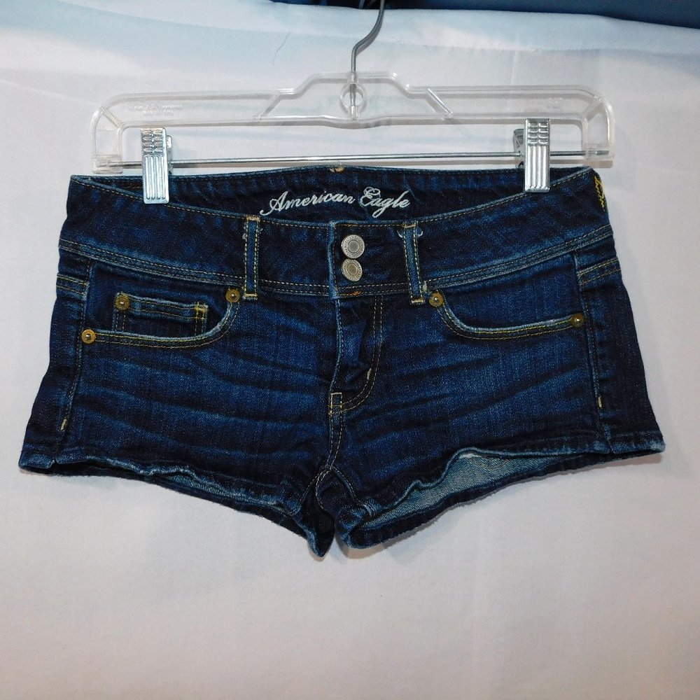 American Eagle Outfitters jean Shorts (Penny wears these ep 1 big bang theory)